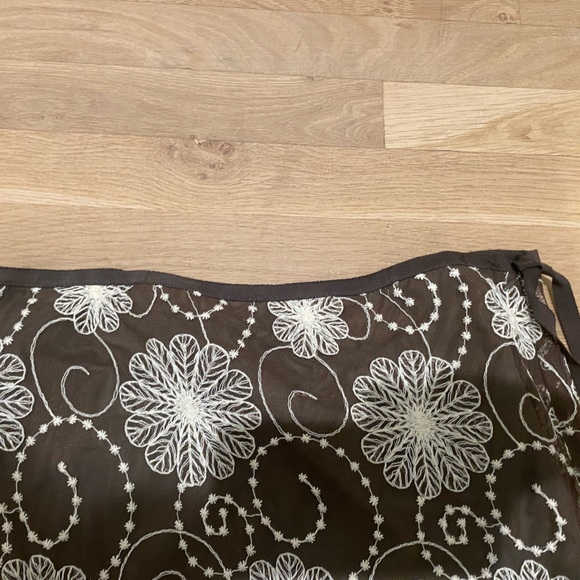 MSSP floral appliqué overlay skirt size M - Picture 9 of 10